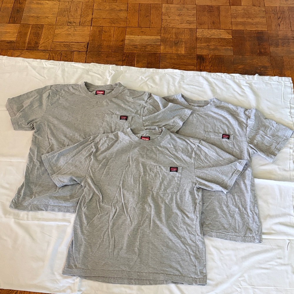 3 pack- Men’s Wrangler Workwear Pocket Tee, medium, good condition!